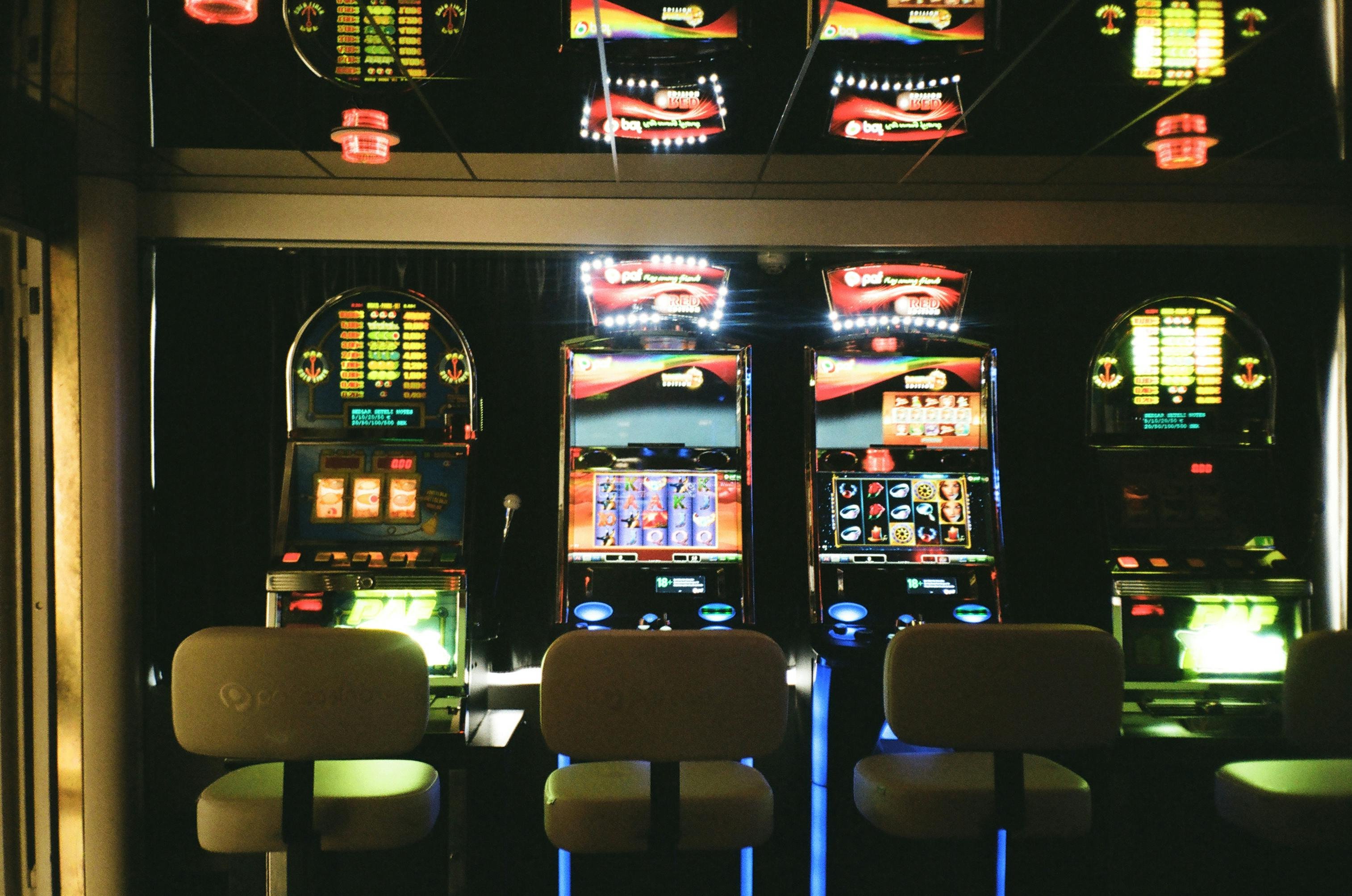 Download Center steps with 678bet branding and responsive browser view